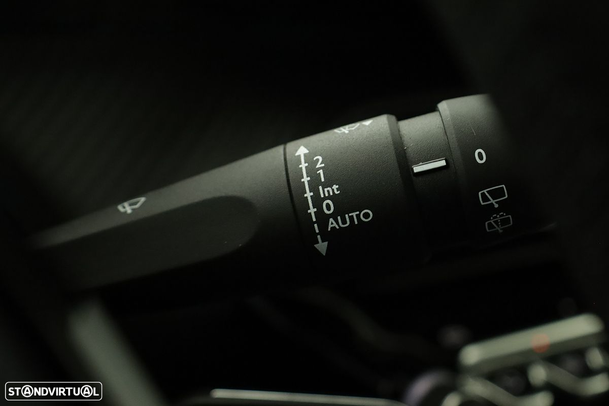 Peugeot 2008 1.2 PureTech Allure - 19