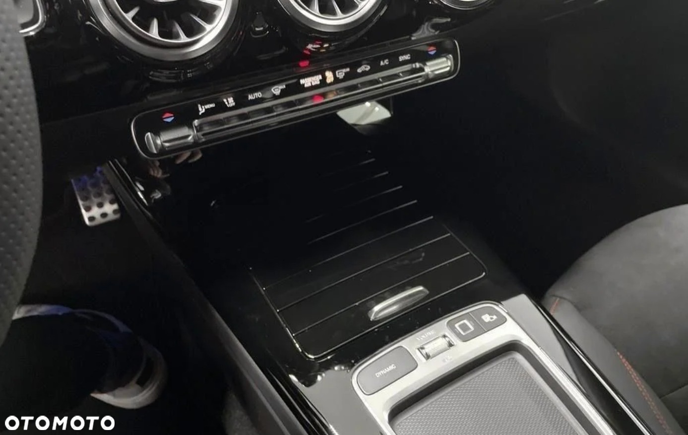 Mercedes-Benz CLA 250 e PHEV AMG Line 8G-DCT - 12