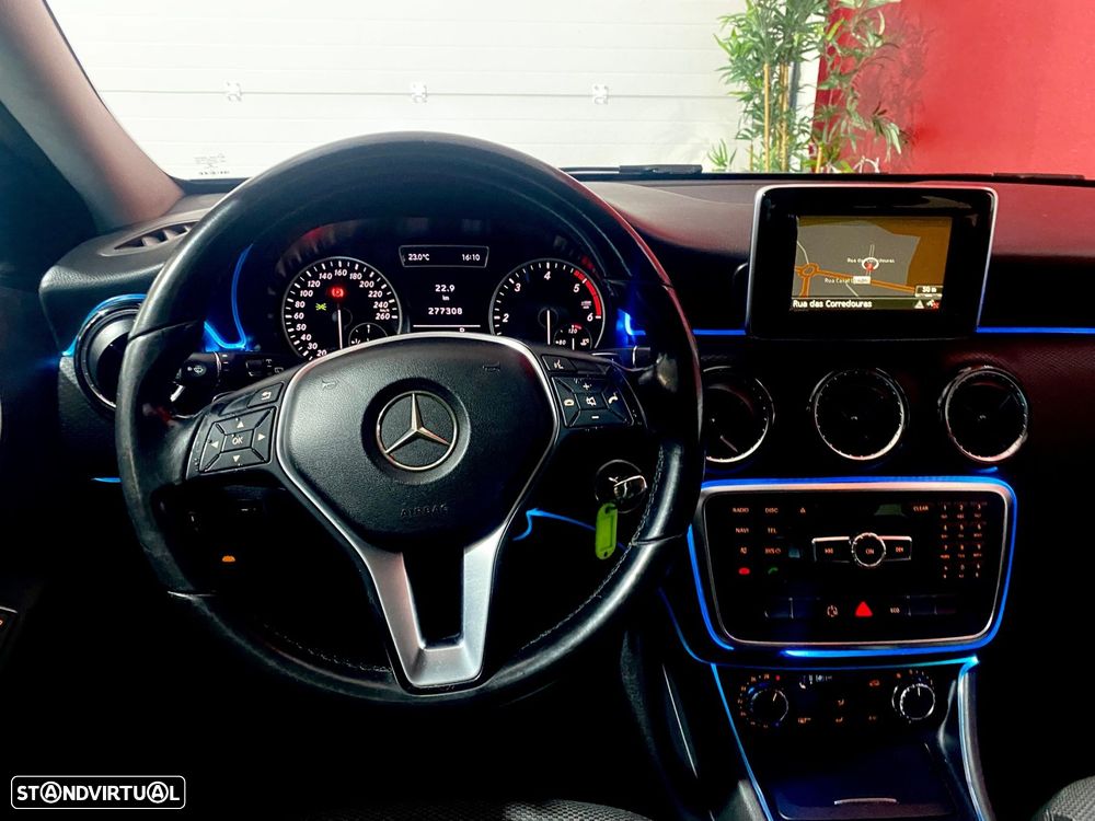 Mercedes-Benz A 180 - 30