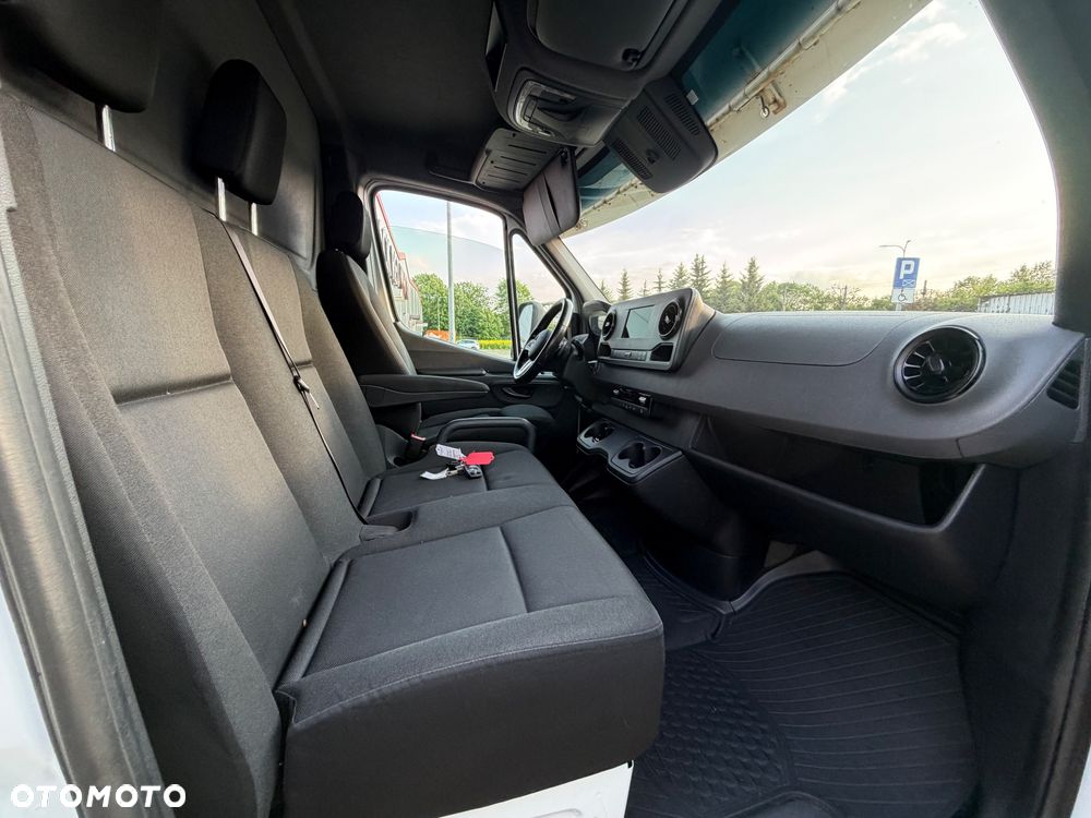 Mercedes-Benz SPRINTER 907 - 20