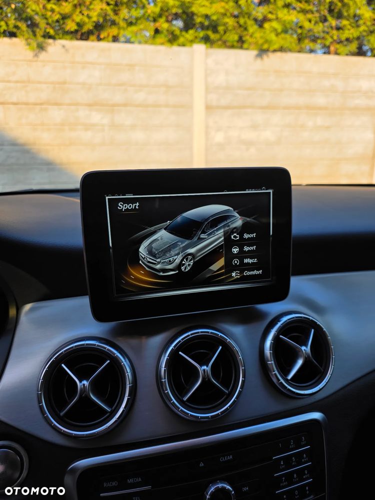 Mercedes-Benz CLA 180 7G-DCT AMG Line - 25