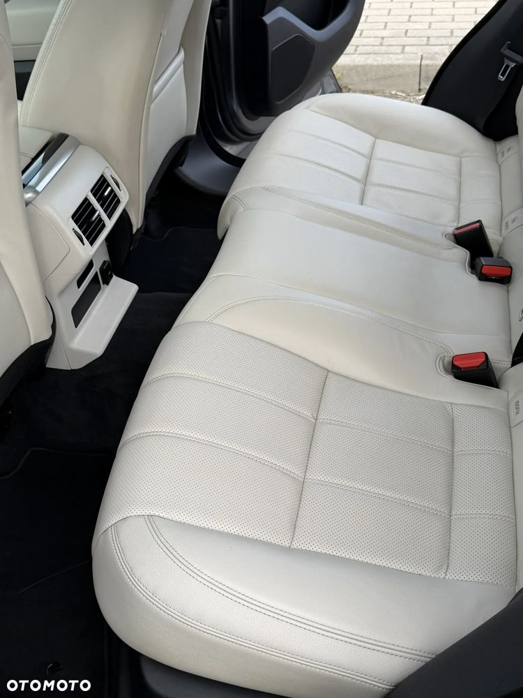 Land Rover Range Rover Velar 2.0 D200 mHEV R-Dynamic SE - 16