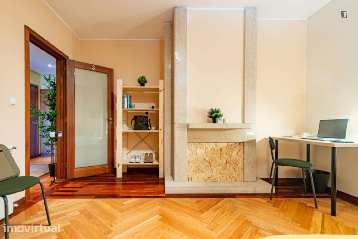 Quarto - localizado em Paranhos Porto - Grande imagem: 4/13