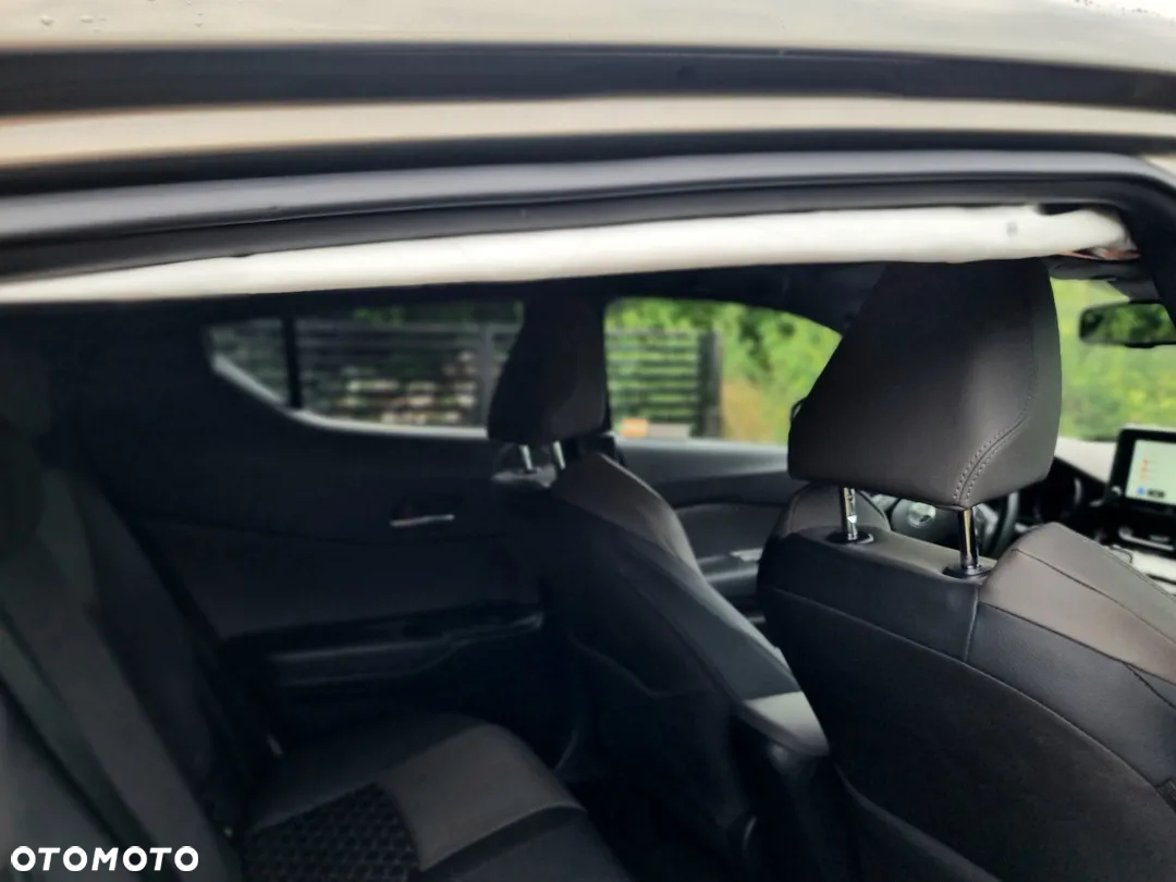 Toyota C-HR 2.0 Hybrid Executive - 38