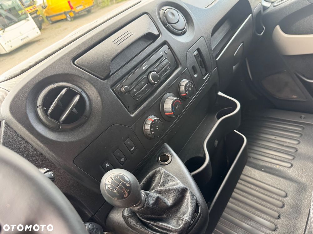 Renault Master L3H2 paka 2,7m 2017r. 7osob Brygadówka KLIMATYZACJA Navi - 13