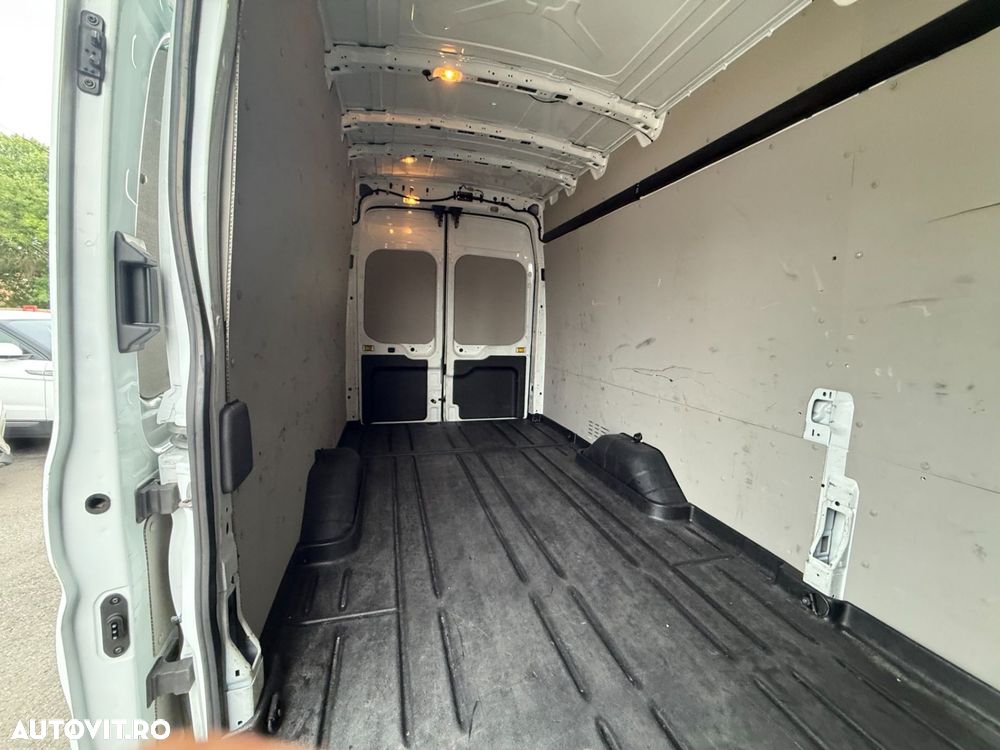 Ford Transit 350 2.0 EcoBlue HDT 130 CP L4 RWD DCAB Trend - 21