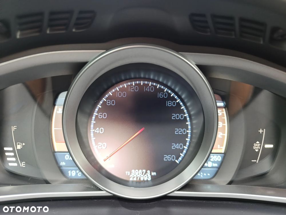 Volvo V40 D3 You - 32