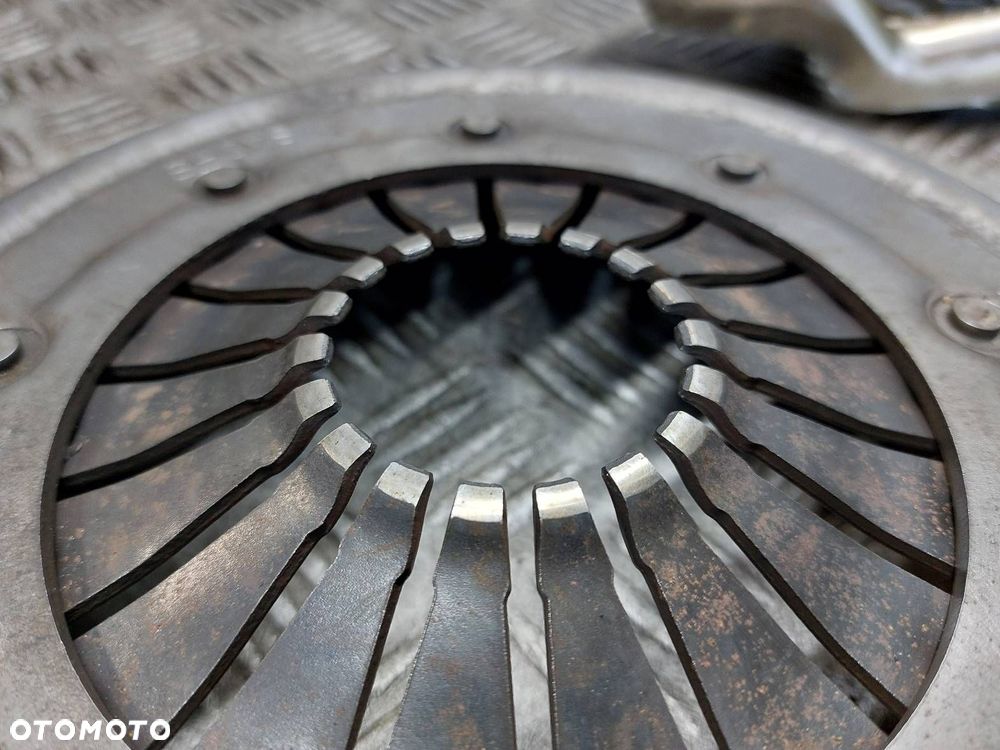 KOŁO DWUMASOWE + TARCZA + DOCISK + ŁOŻYSKO OPOROWE AUDI A4 B6 058105266H - 3