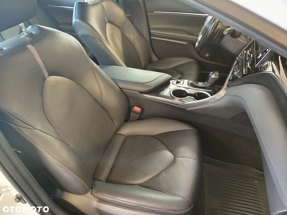 Toyota Camry 2.5 Hybrid Executive CVT - 17