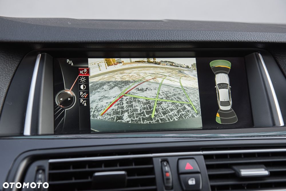 BMW Seria 5 525d xDrive - 18