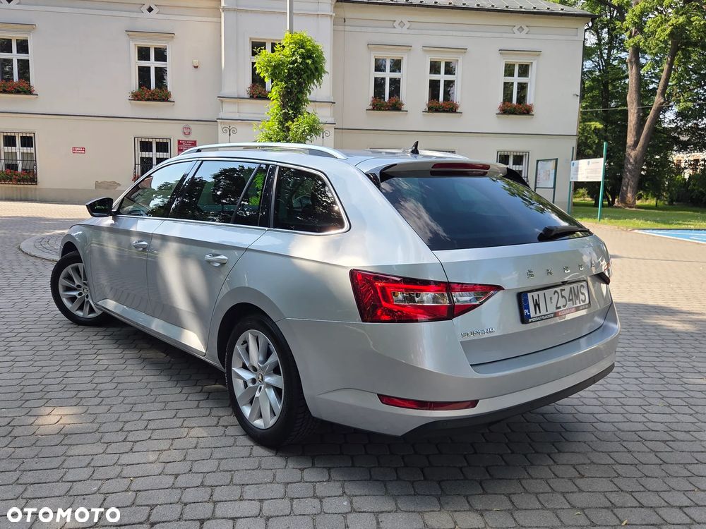 Skoda Superb 2.0 TDI SCR Ambition DSG - 9