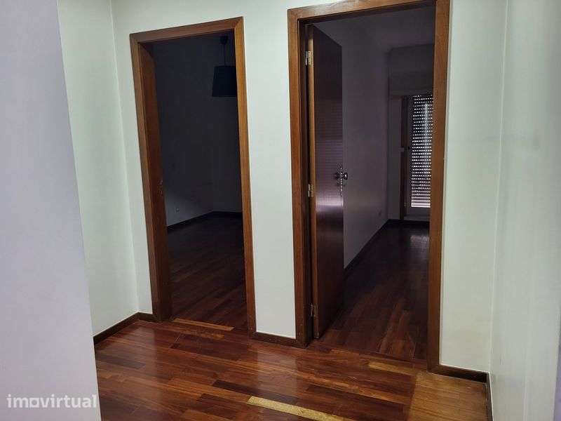 Arrenda-se em Creixomil Guimarães, Apartamento T3 em 1° Andar - Grande imagem: 5/7