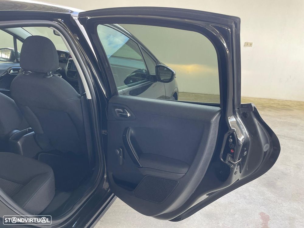 Peugeot 208 1.2 PureTech Style - 21