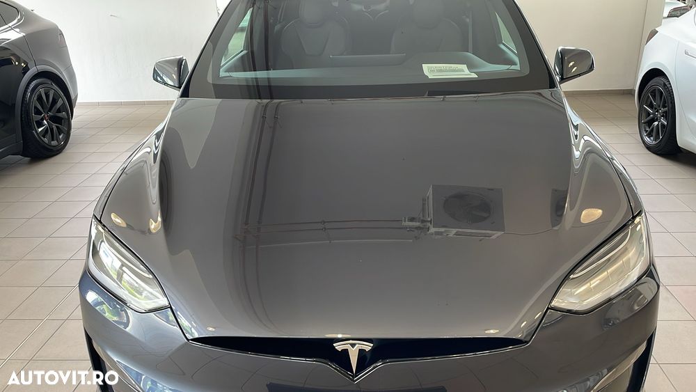Tesla Model X - 3