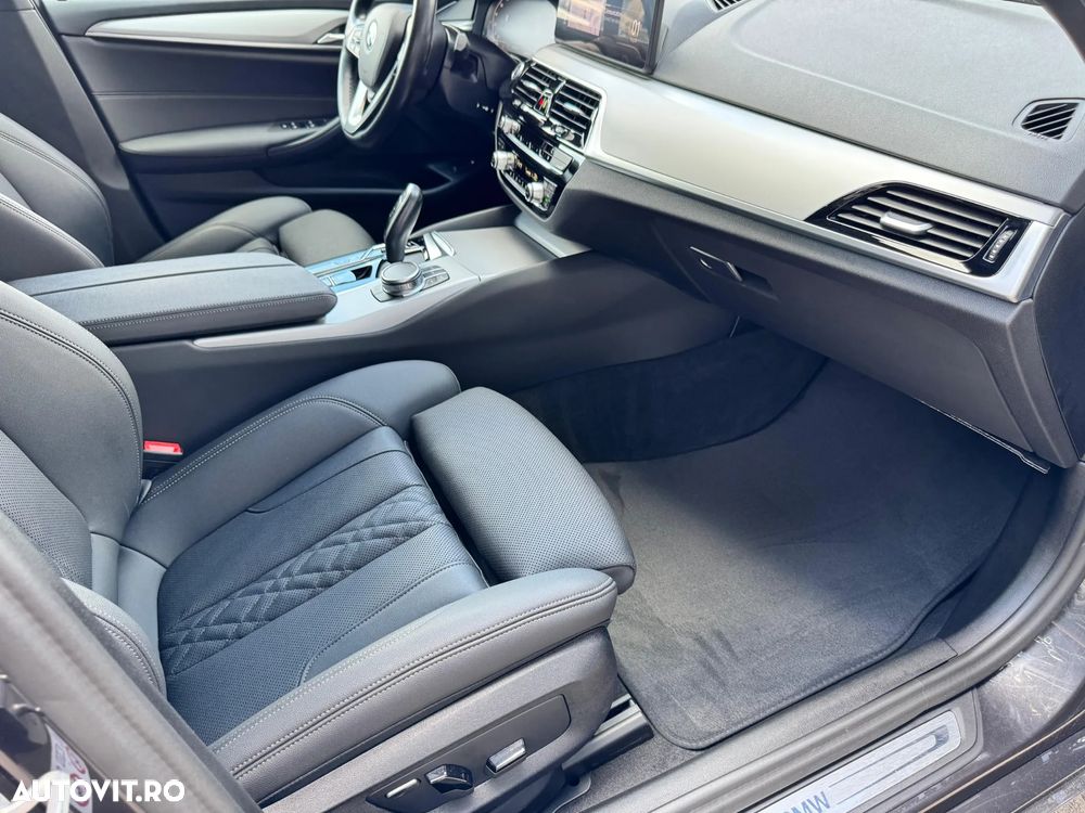 BMW Seria 5 530e xDrive Touring Aut. - 11