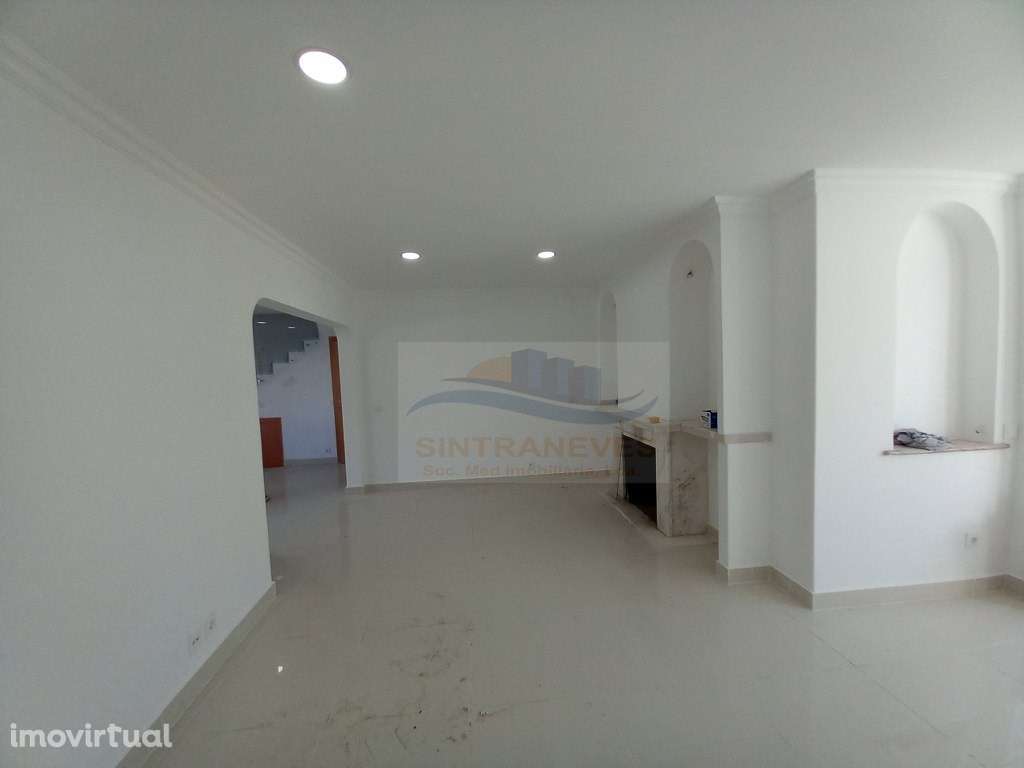 Moradia T3+T3 totalmente remodelada, com terraço, 4 casas de banho,... - Grande imagem: 5/54