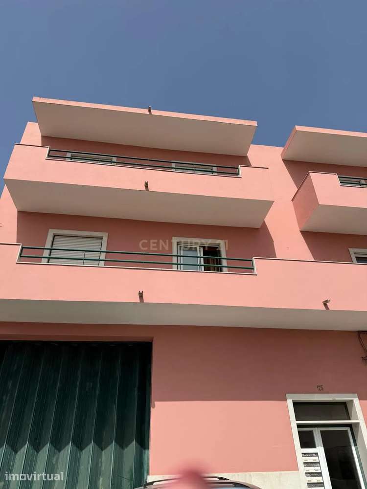 Apartamento T2 em Camarate – Espaço, Conforto e Tranquilidade - Grande imagem: 2/30
