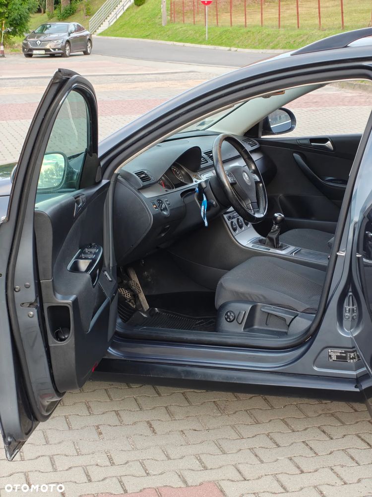 Volkswagen Passat - 24