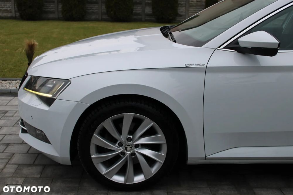 Skoda Superb 2.0 TDI Premium Edition - 16