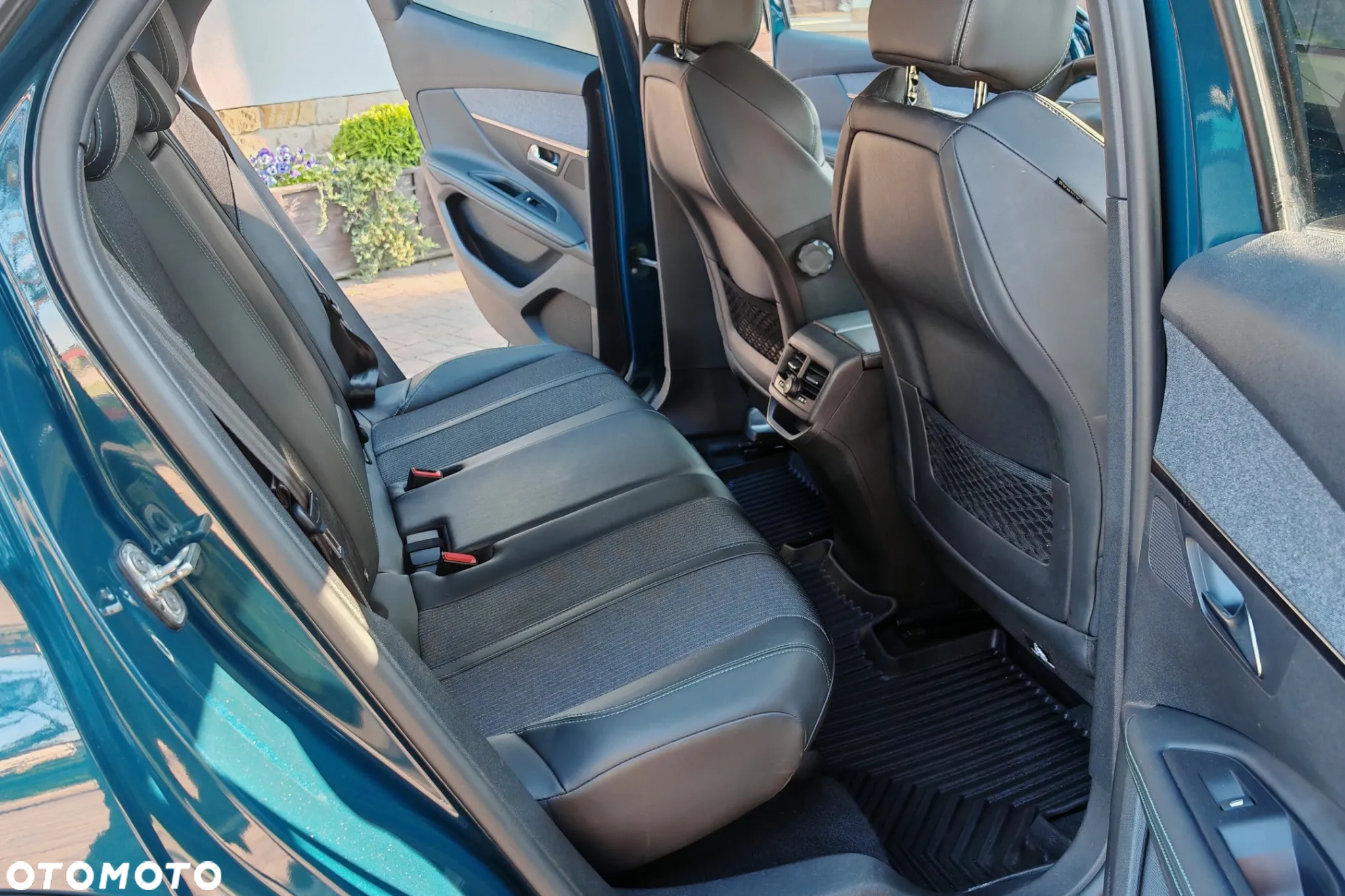 Peugeot 3008 1.2 PureTech Allure Pack S&S EAT8 - 11