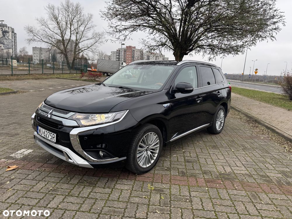 Mitsubishi Outlander - 2