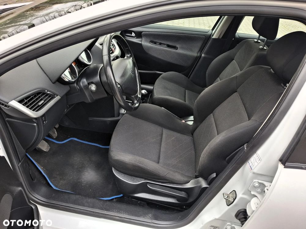 Peugeot 207 1.6 Premium - 17