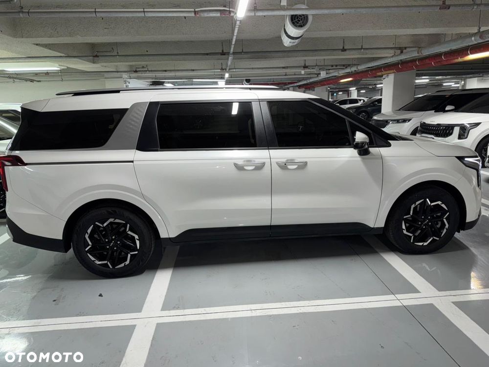 Kia Carnival - 7