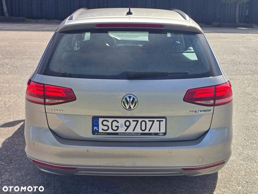 Volkswagen Passat 1.6 TDI BMT Trendline - 18