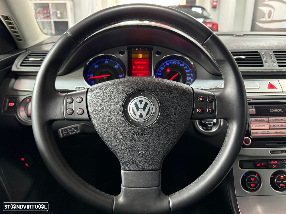 VW Passat Variant 2.0 TDI Highline - 24