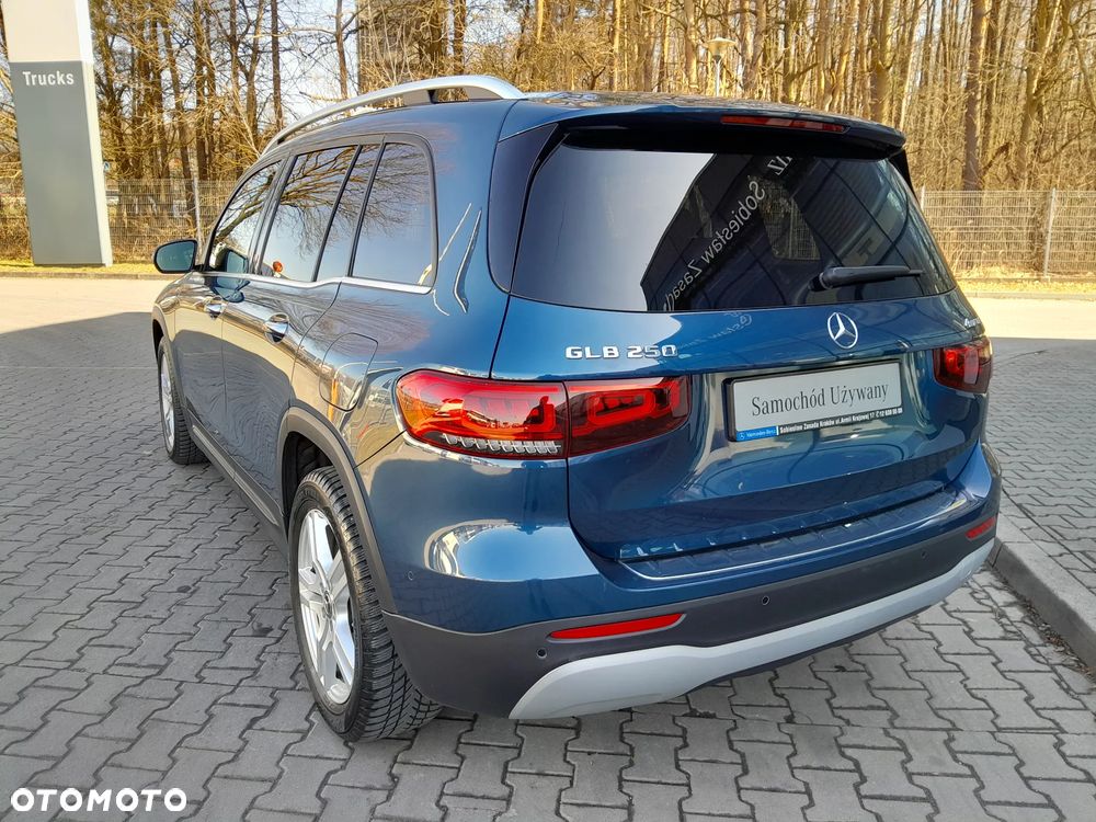 Mercedes-Benz GLB 250 4-Matic Style 8G-DCT - 4