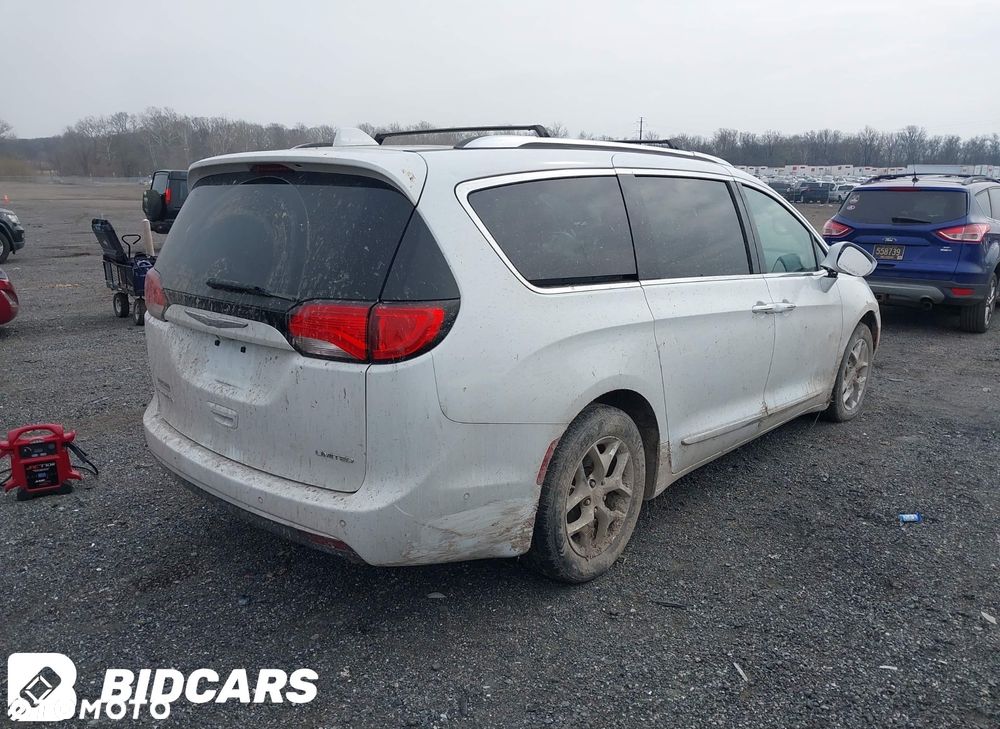 Chrysler Pacifica - 33