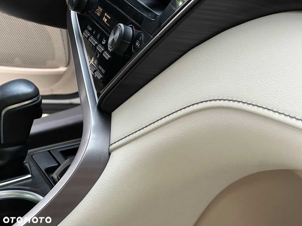 Toyota Camry 2.5 Hybrid Executive CVT - 14