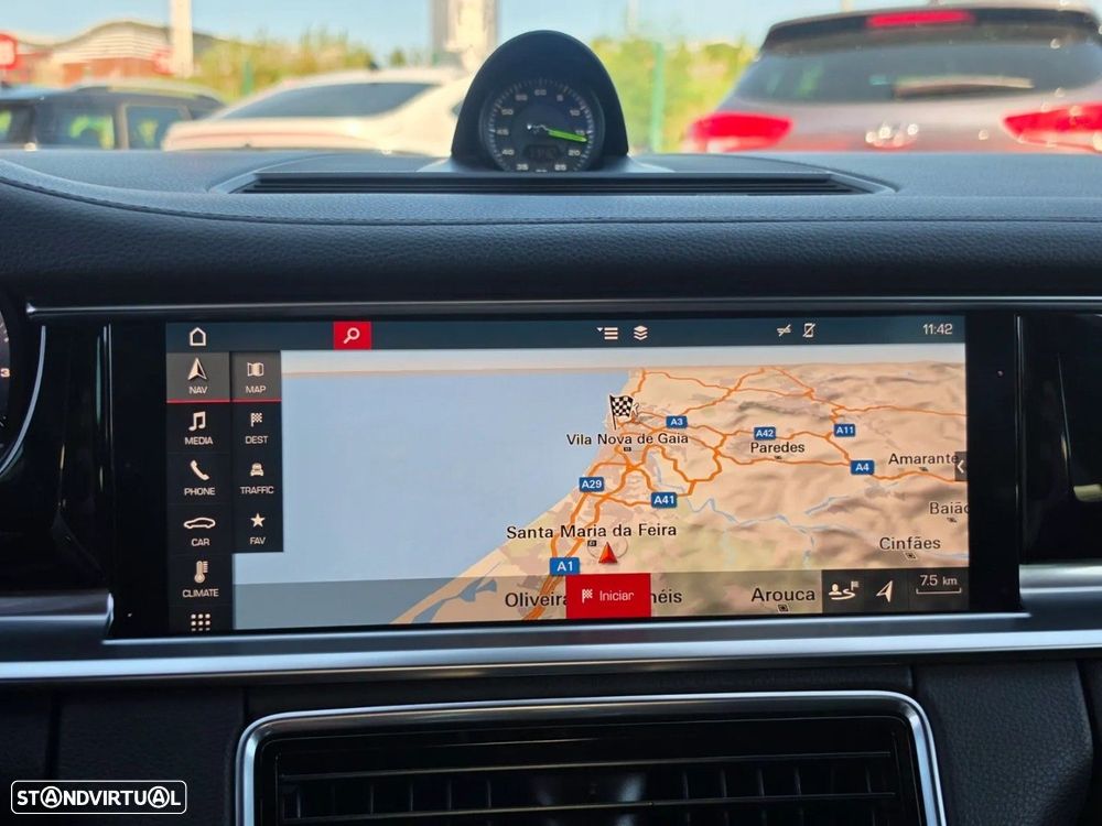 Porsche Panamera 4 E-Hybrid - 30
