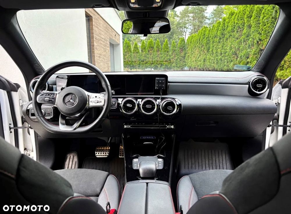 Mercedes-Benz CLA 250 E AMG Line 8G-DCT - 9