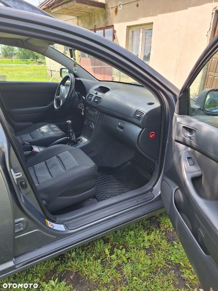Toyota Avensis - 5
