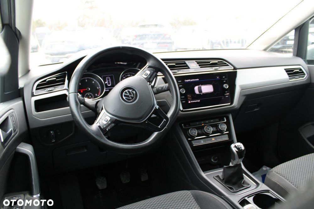 Volkswagen Touran - 19