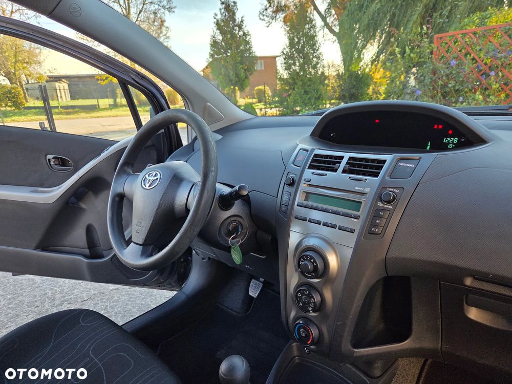 Toyota Yaris - 13