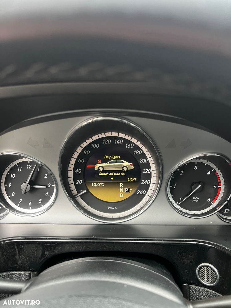 Mercedes-Benz E 220 CDI DPF BlueEFFICIENCY 7G-TRONIC Avantgarde - 22