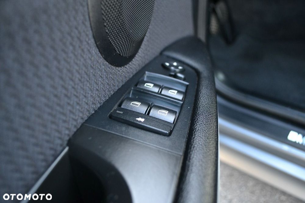 BMW Seria 3 318d Luxury Line - 24