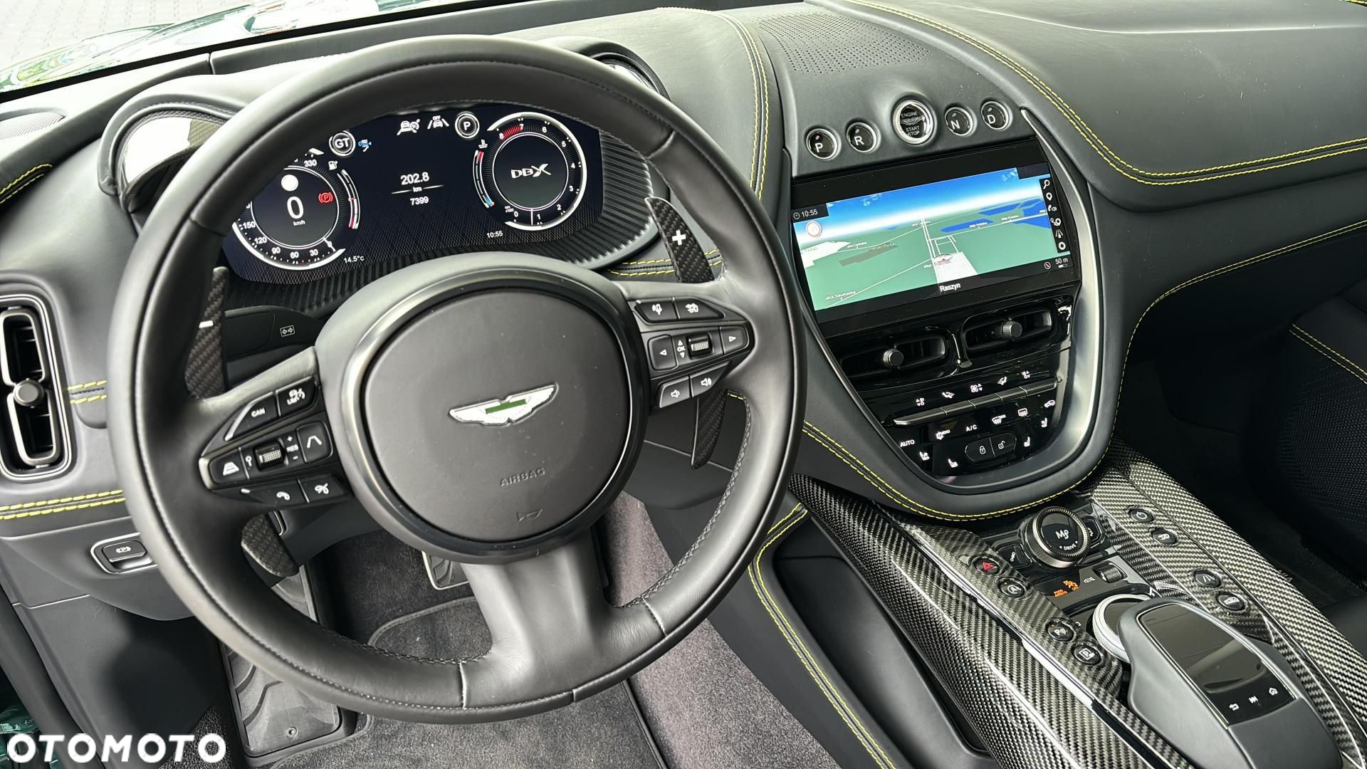Aston Martin DBX - 13