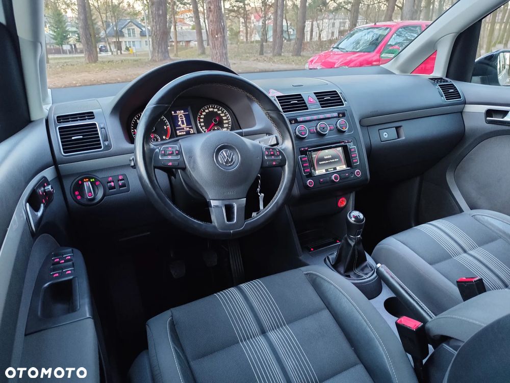 Volkswagen Touran 2.0 TDI DPF BlueMotion Technology MATCH - 25