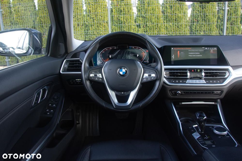 BMW Seria 3 320d xDrive Luxury Line - 11