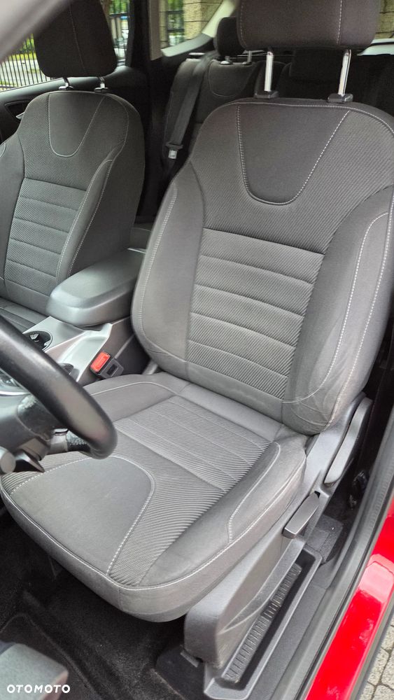 Ford Kuga 2.0 TDCi 2x4 Titanium - 23