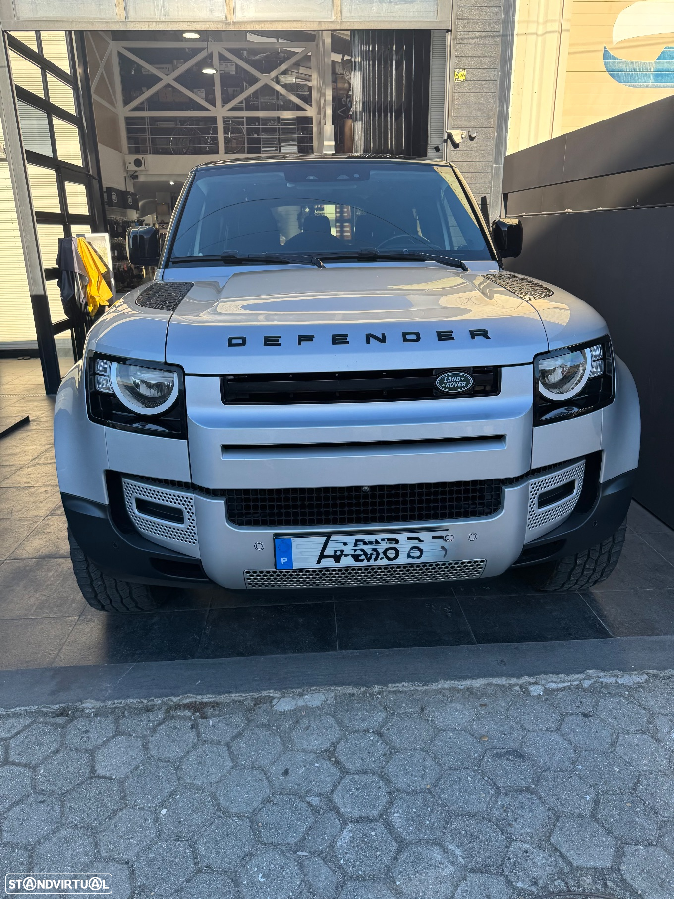 Land Rover Defender 2.0 D 110 AWD SE - 10