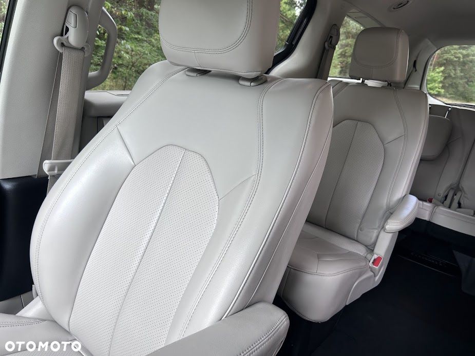 Chrysler Pacifica - 21