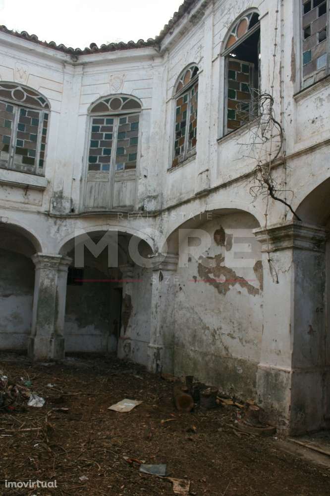 Palácio no Centro de Vila Viçosa - Grande imagem: 2/33