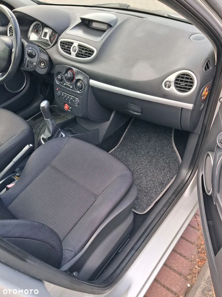 Renault Clio 1.2 16V 75 Night and Day - 8