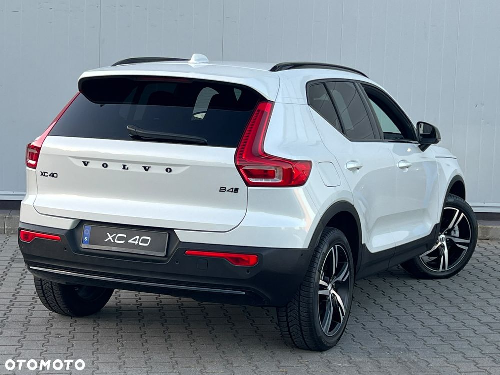 Volvo XC 40 B4 AWD Plus Dark - 14