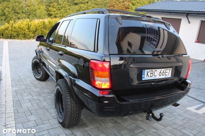 Jeep Grand Cherokee - 32