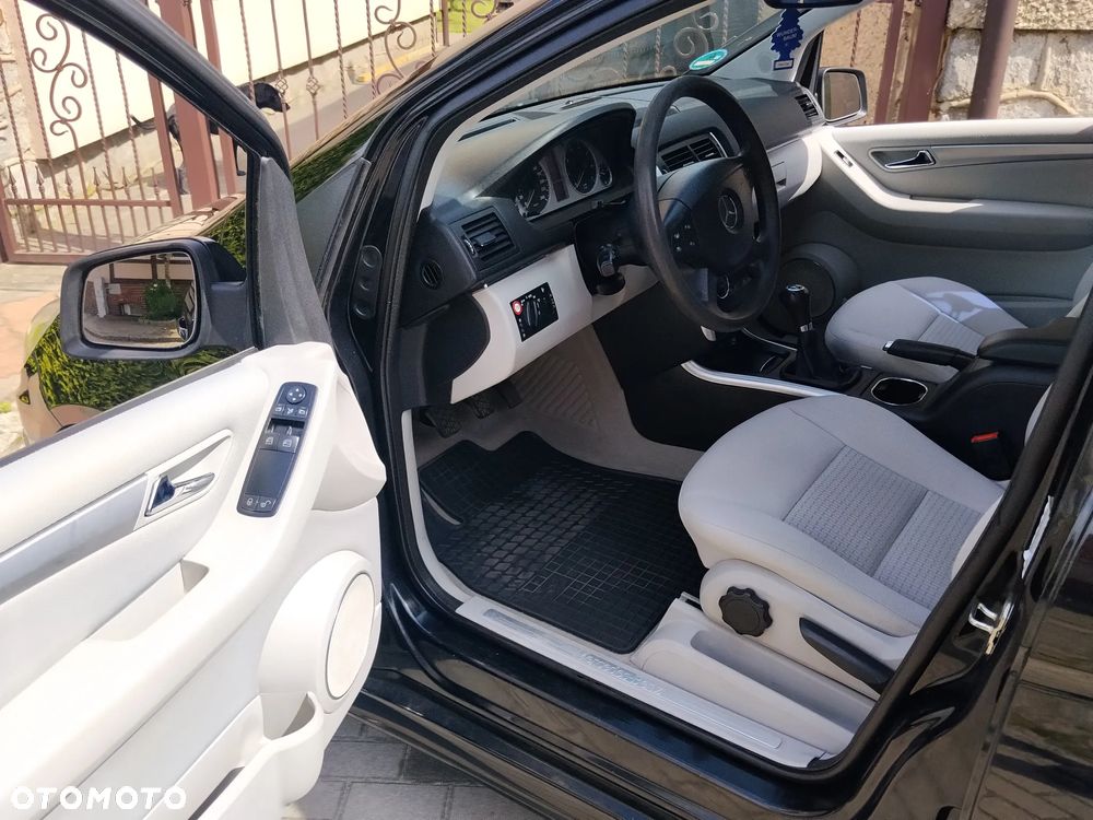 Mercedes-Benz Klasa B 200 Special Edition - 20